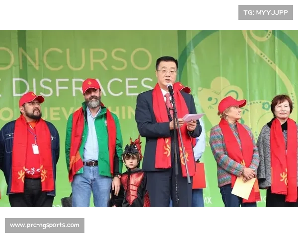 韩国驻墨大使与墨西哥球迷共庆晋级 欢唱民歌传递友谊与热情 韩国驻墨大使与墨西哥球迷共庆晋级 欢唱民歌传递友谊与热情
